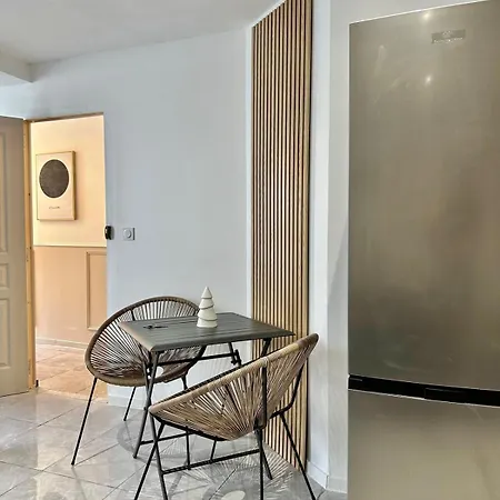 Loft Avec Climatisation, Terrasse Et Parking Apartment